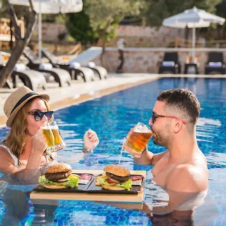 Doganin Ruhu & Nyaraló Kaş